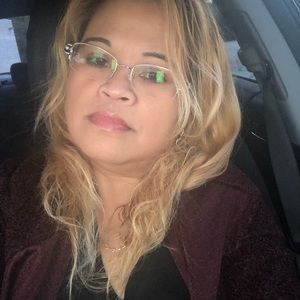 Meet your Posher, Efigenia